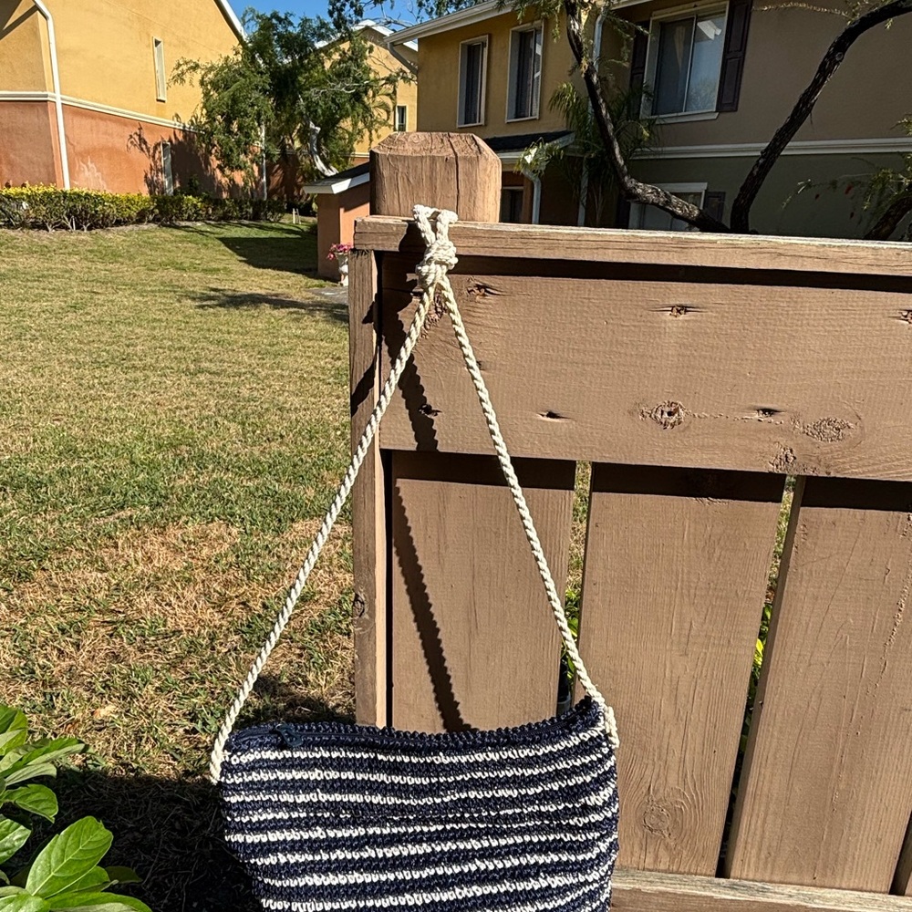 🌺NWOT🌺Striped Navy and White Women's Bag